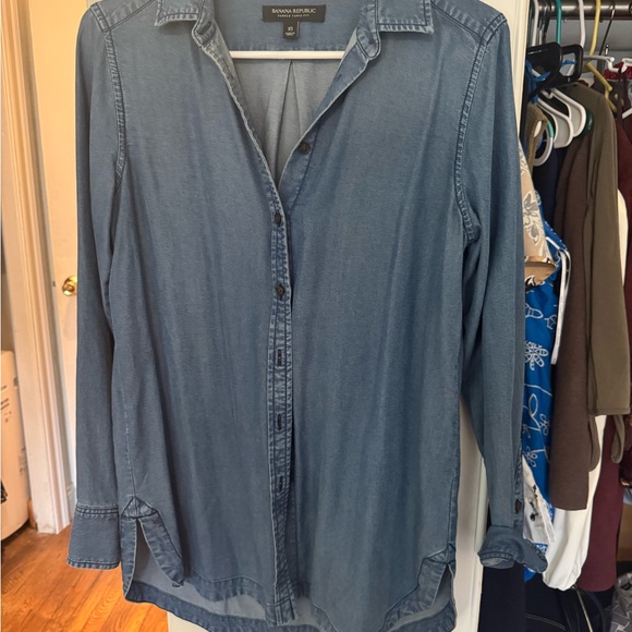 Banana Republic Tops - Banana Republic Chambray Button-Up Shirt - Blue